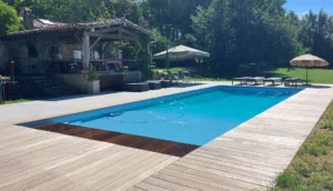 amenagement-piscine-terrasse-bois-padouk