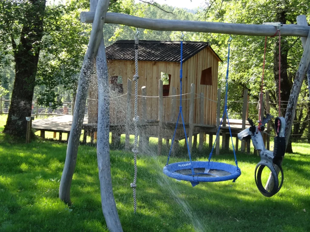 cabane-jeux-enfants-balancoire cabane-jeux-enfants-balancoire