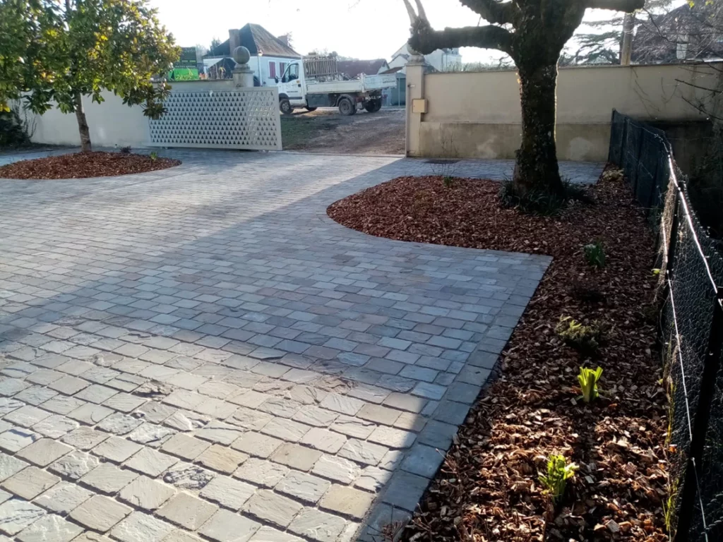 cour-pavage-pave-gres-gris cour-pavage-pave-gres-gris