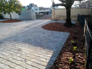 cour-pavage-pave-gres-gris