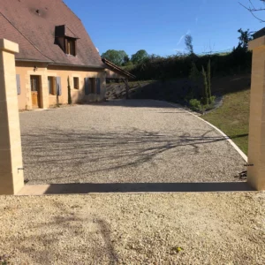 cour-revetement-sol-gravier