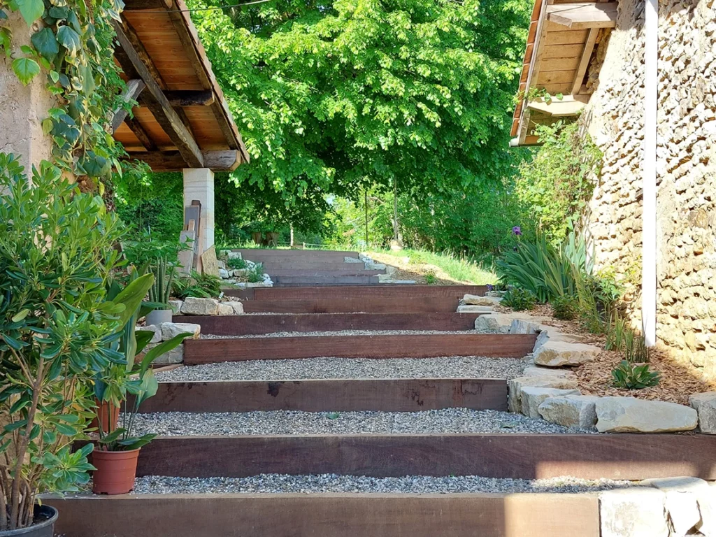 escalier-marches- traverse-bois-exotique escalier-marches- traverse-bois-exotique