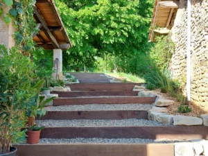 escalier-marches- traverse-bois-exotique