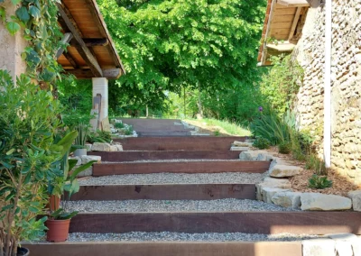 escalier-marches- traverse-bois-exotique