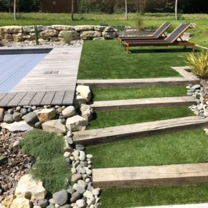 gazon-synthetique-bord-piscine