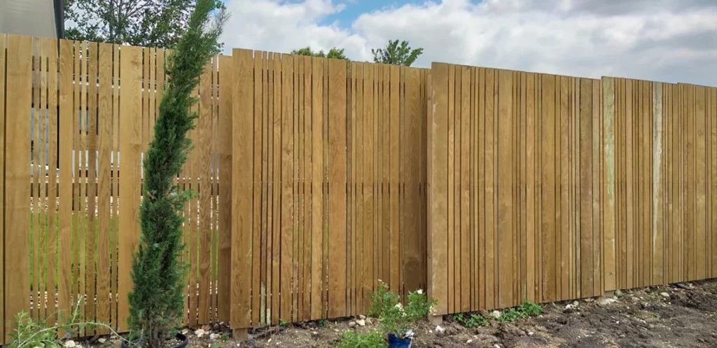 palissade-bois-pin-traité-ajouree palissade-côté-jardin