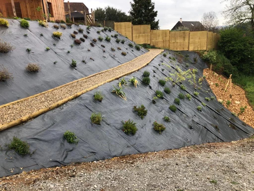 plantation-talus-toile-tissee plantation-talus-toile-tissee