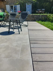 terrasse-bois-exotique-padouk-dallage-pierre